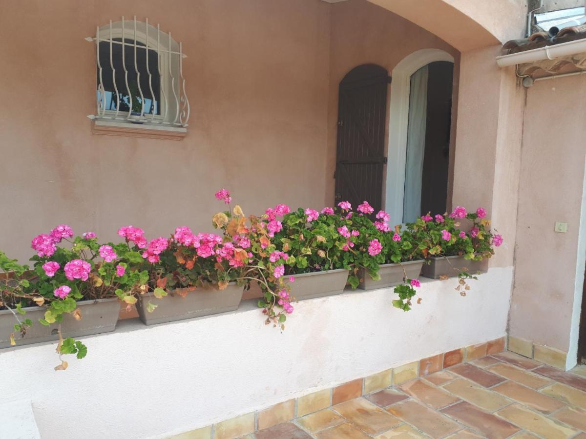 La Villa Des Ames Liees Draguignan Exterior photo